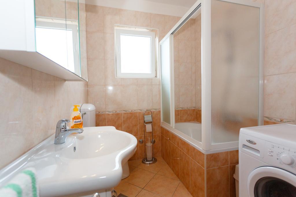 Apartment Nevenka Krk Town Kültér fotó